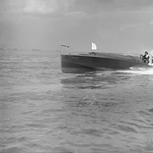 The hydroplane Izme under way, 1913. Creator: Kirk & Sons of Cowes