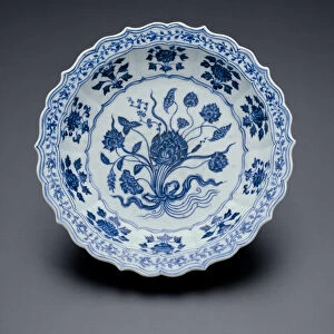 Lobed Dish with Bouquet of Lotus and Saggitaria, Ming dynasty, Xuande reign (1426-1435)