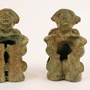 Pair of slide fittings in the form of monkeys, Late Shang dynasty or early Western Zhou
