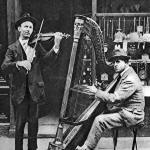 Street musicians, London, 1926-1927