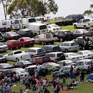 A1 Grand Prix: Full car parks at Eastern Creek