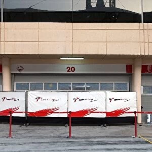 Formula One Testing: Early finish for Toyota, garage door down, screens up