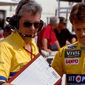 Formula One World Championship: Michael Schumacher Benetton talks with race engineer Pat Symonds