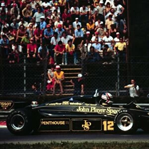 Nigel Mansell drives the JPS Lotus 91 to 7th place at Monza