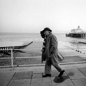 Alf Garnett in Eastbourne: Warren Mitchell as Garnett on the sea-front at Eastbourne
