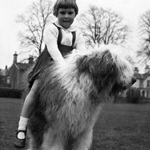 Bobbie Bingo with his playmate four-year-old Caroline Sheldrake. April 1960 P006094