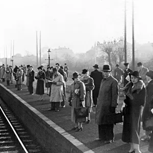 Commuters waiting on the platform. c. 1950 P044406 English Railways
