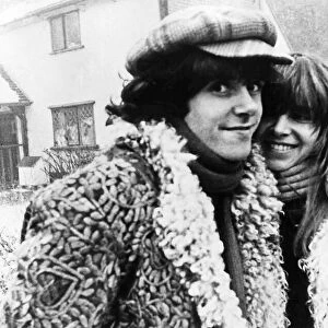 Donovan pop singer with girlfriend Linda 1969
