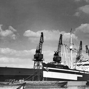 The Mahratta, owned by Brocklebank Merchant shipping, loading for Calcutta