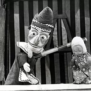 Punch and Judy - "Thats the way to do it!"