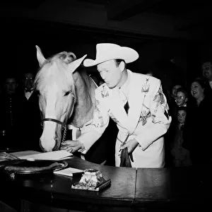 Roy Rogers horse Trigger arrives at Central Hotel, Glasgow