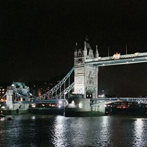 Tower Bridge Loondon at night