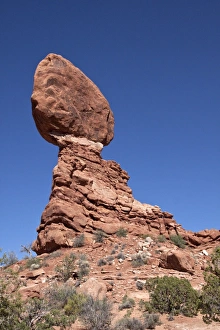 Arches National Park - Balanced Rock, Entrada Sandstone resting on mudstone known as Dewey Bridge or Carmel formation