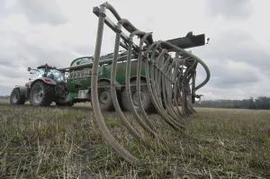 Muck Prints: Case 225 tractor with Samson vacuum slurry tanker and slurry injector