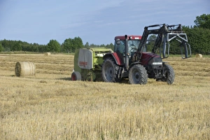 Straw Prints: Case MX120 tractor with Trima loader and Cls round baler