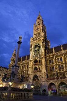 Columns Prints: City hall and Marian column at night
