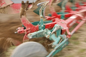 Plough Prints: Contractor with Kverneland five-furrow plough