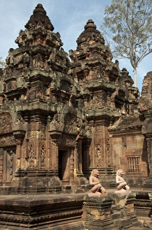 Deity guardian sculptures in Khmer Hindu temple, Banteay Srei, Angkor, Siem Riep, Cambodia
