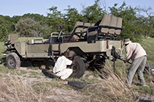 Jeep Prints: Fixing a flat tyre in the African bush Uri 4 wheel drive