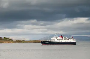 Transports Prints: Hebridean Princess cruise ship sailing past island on way into Oban harbour