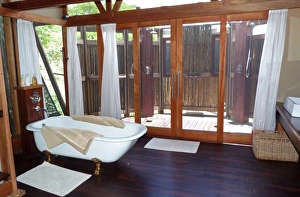 Safaris Prints: Interior of safari lodge bathroom, Lebala, Okavango Delta, Botswana