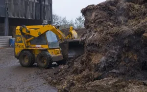 Muck Prints: JCB 165 Robot Skid Steer loader moving manure in farmyard
