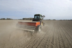 Drill Prints: John Deere 2140 tractor with Tume seed drill
