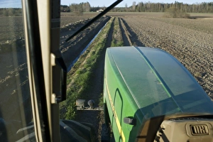 Track Prints: John Deere 9400 tractor, view from cab interior