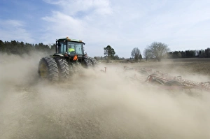 Soil Prints: John Deere tractor pulling Vaderstad cultivator