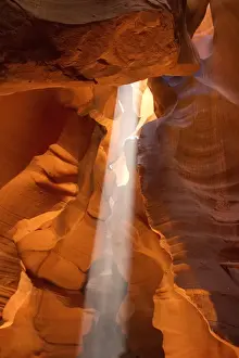 Light beam in Upper Antelope Canyon was formed by erosion of Navajo Sandstone