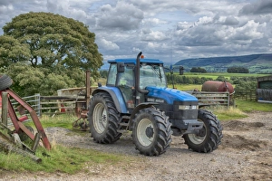 new holland 8260 tractor farmyard Trending Item 6