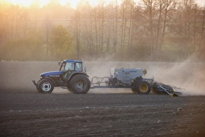 Drill Prints: New Holland TM135 tractor with Overum seed drill