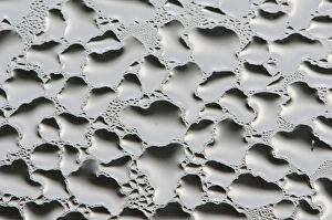 Pattern on window glass formed by condensation