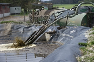 Muck Prints: Samson vacuum slurry tanker and slurry injector