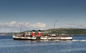 Transports Prints: Steam powered paddle boat with tourists