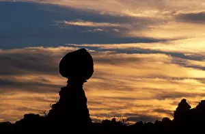 Western State Prints: Utah Setting sun behind Balanced Rock - Arches National Park, Utah, USA