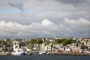 Mainland Prints: View of coastal harbour and town