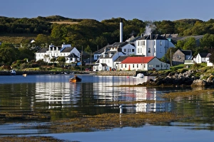 Trending: View of coastal village, Jura Hotel