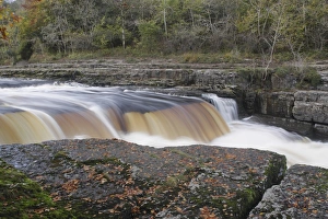 Wensleydale Prints: View of river flowing over limestone rocks