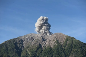 Smoking Prints: Volcanic eruption with ash plume
