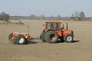Drill Prints: Volvo BM Valmet 705 tractor pulling Tume HKL-4000 seed drill