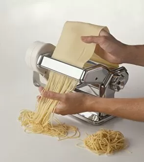 Cutting pasta by machine
